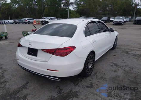 2022 Mercedes-Benz C 300 Sedan z USA, uszkodzony, nr VIN W1KAF4GB2NR037271